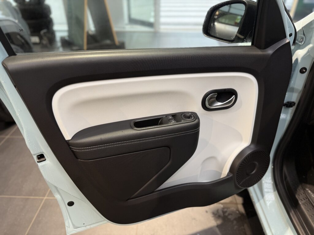 Renault Twingo Exposé-Bild 12