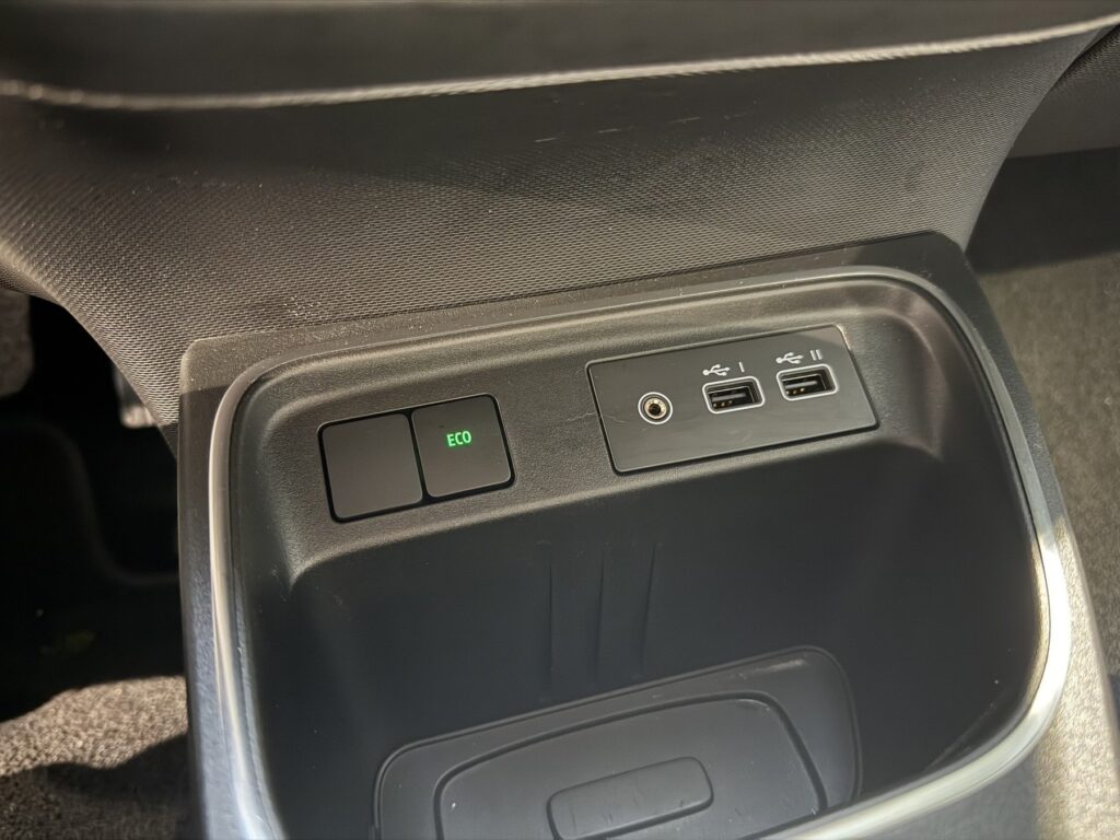 Renault Twingo Exposé-Bild 40