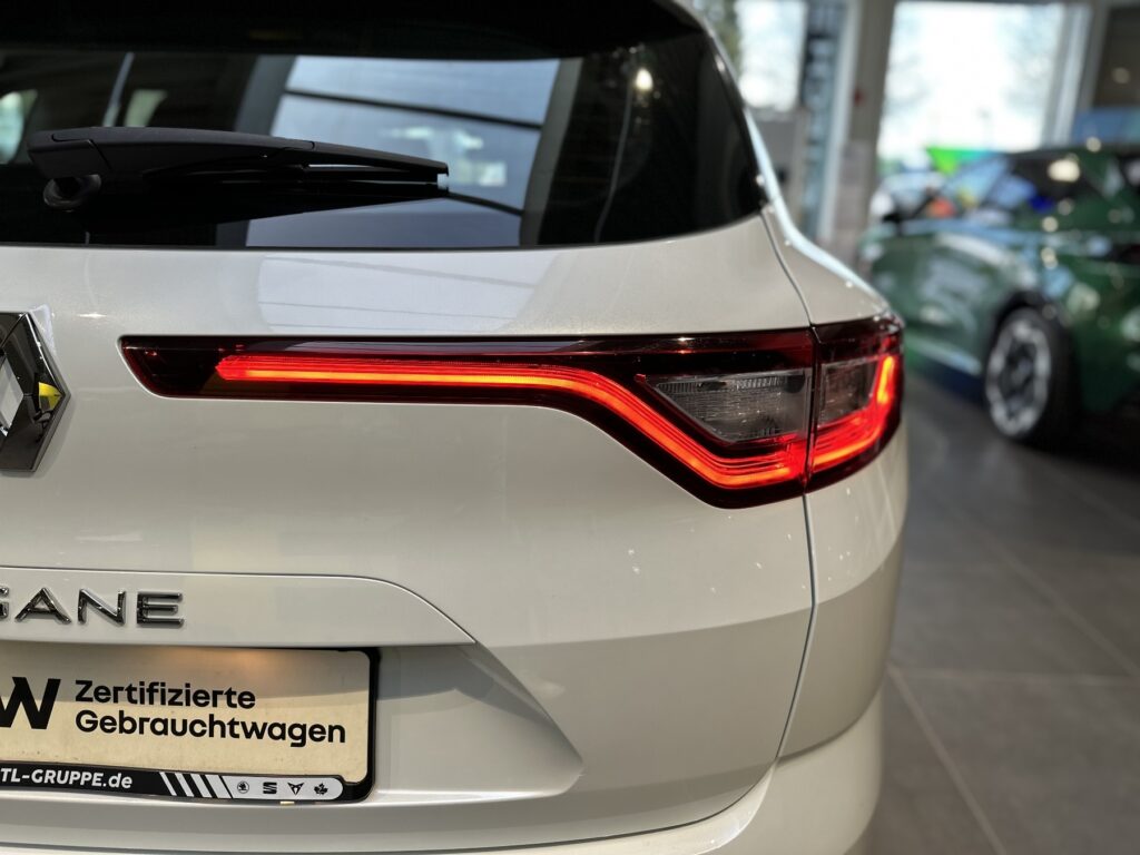 Renault Megane Exposé-Bild 20