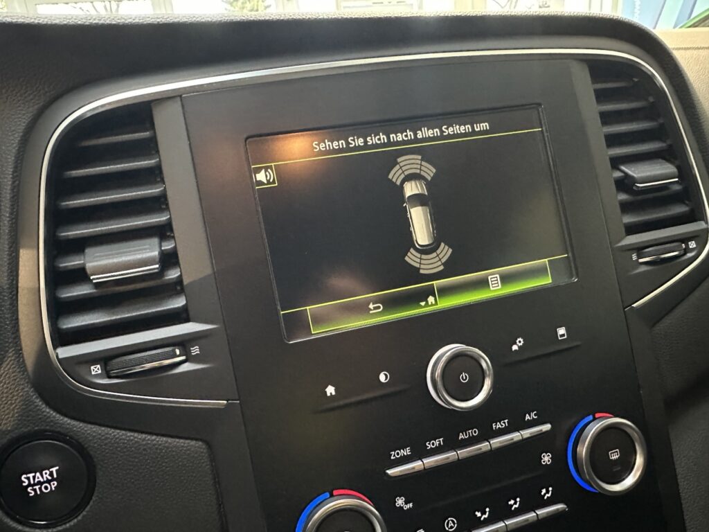 Renault Megane Exposé-Bild 40