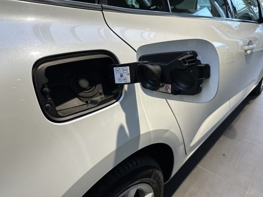 Renault Megane Exposé-Bild 49