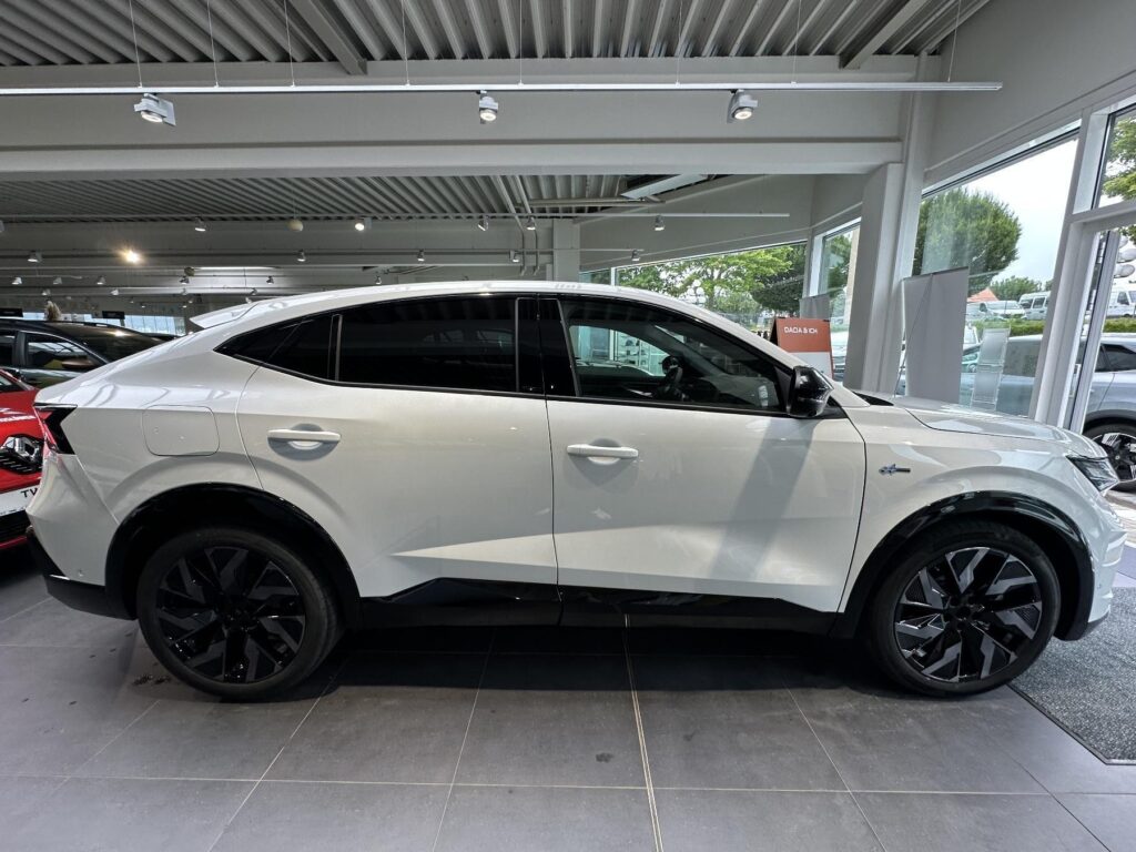 Renault Rafale Exposé-Bild 8