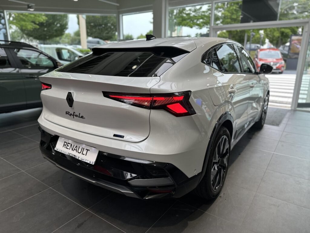 Renault Rafale Exposé-Bild 21