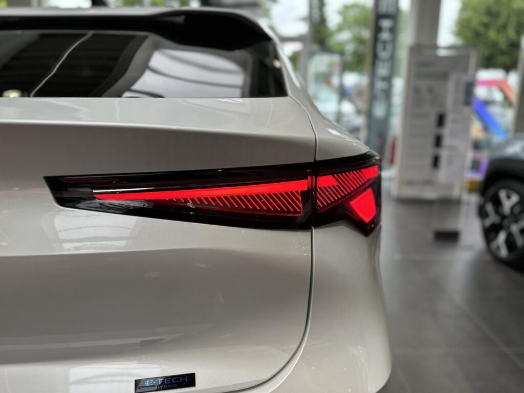 Renault Rafale Exposé-Bild 23