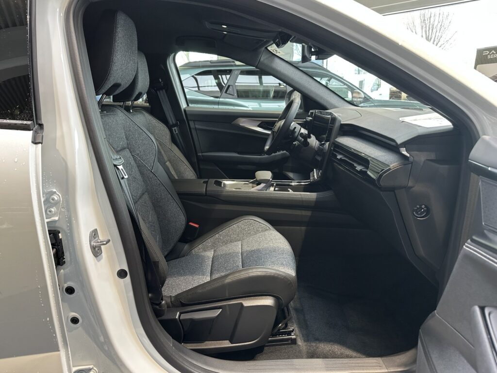 Renault Rafale Exposé-Bild 8