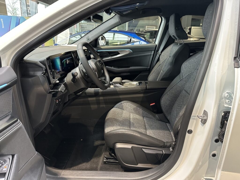 Renault Rafale Exposé-Bild 30