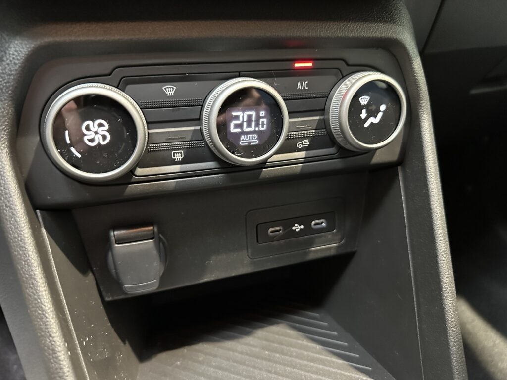 Dacia Sandero Exposé-Bild 42