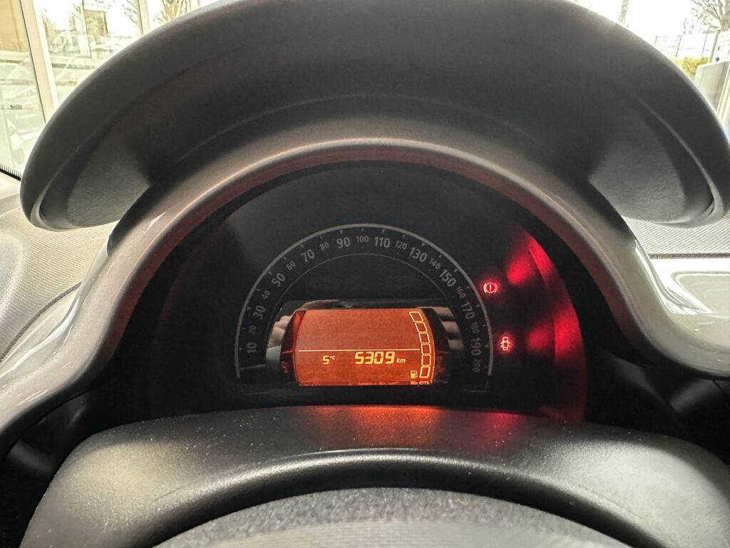 Renault Twingo Exposé-Bild 38