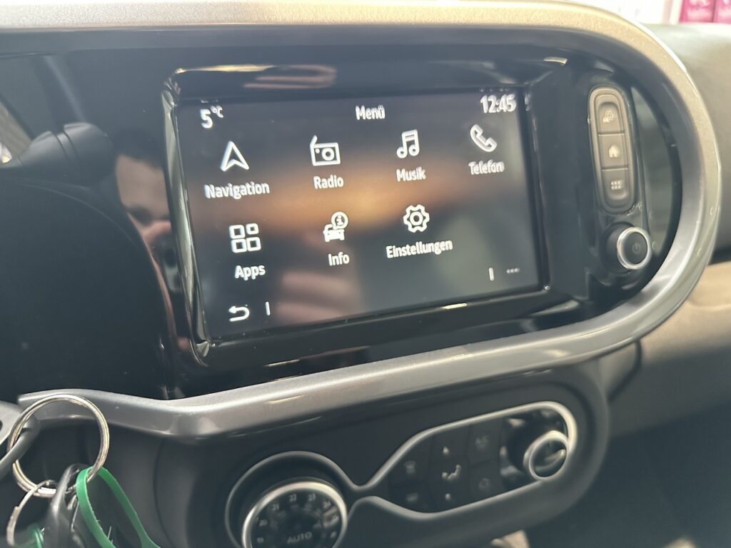 Renault Twingo Exposé-Bild 40