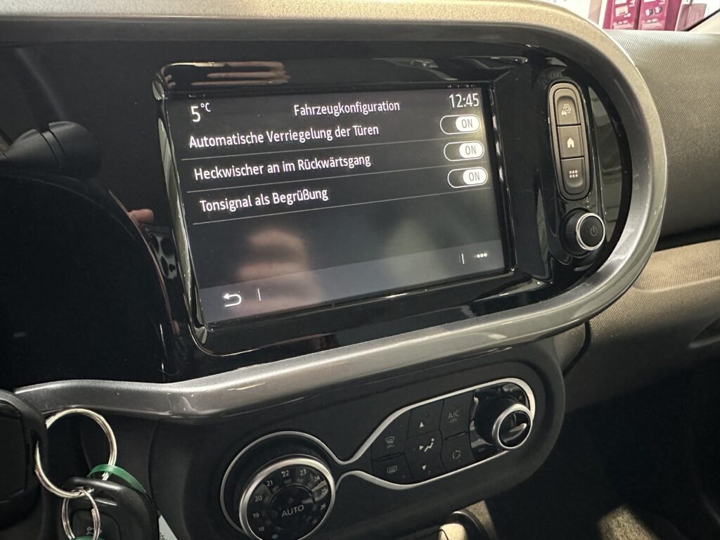 Renault Twingo Exposé-Bild 41