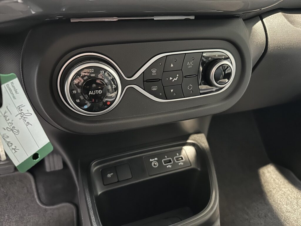 Renault Twingo Exposé-Bild 42