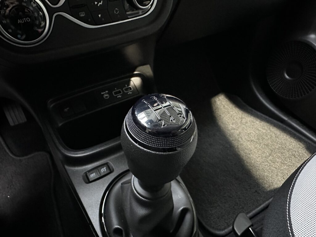 Renault Twingo Exposé-Bild 44