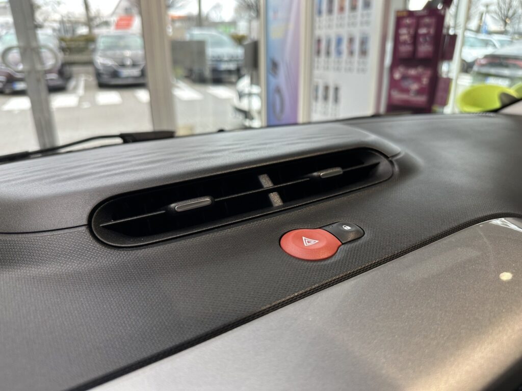 Renault Twingo Exposé-Bild 47