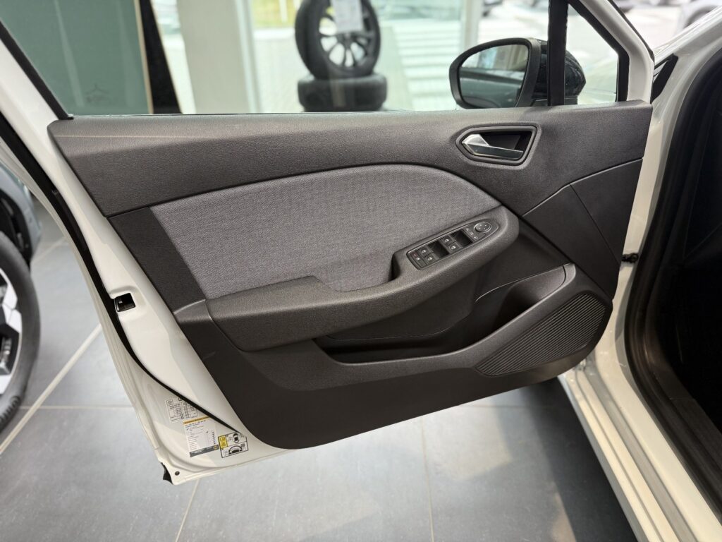 Renault Clio Exposé-Bild 14