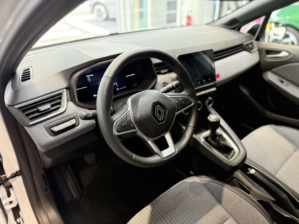 Renault Clio Exposé-Bild 17