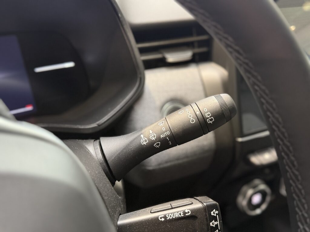 Renault Clio Exposé-Bild 24