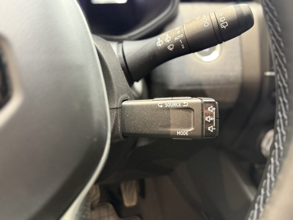 Renault Clio Exposé-Bild 25