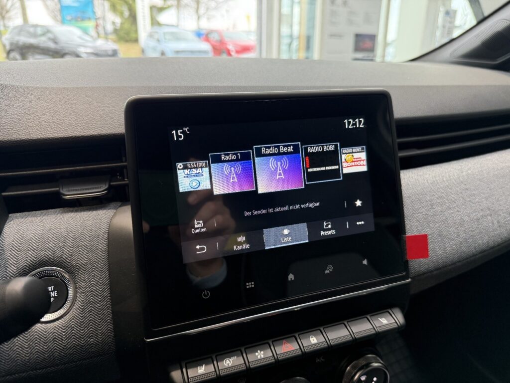 Renault Clio Exposé-Bild 28