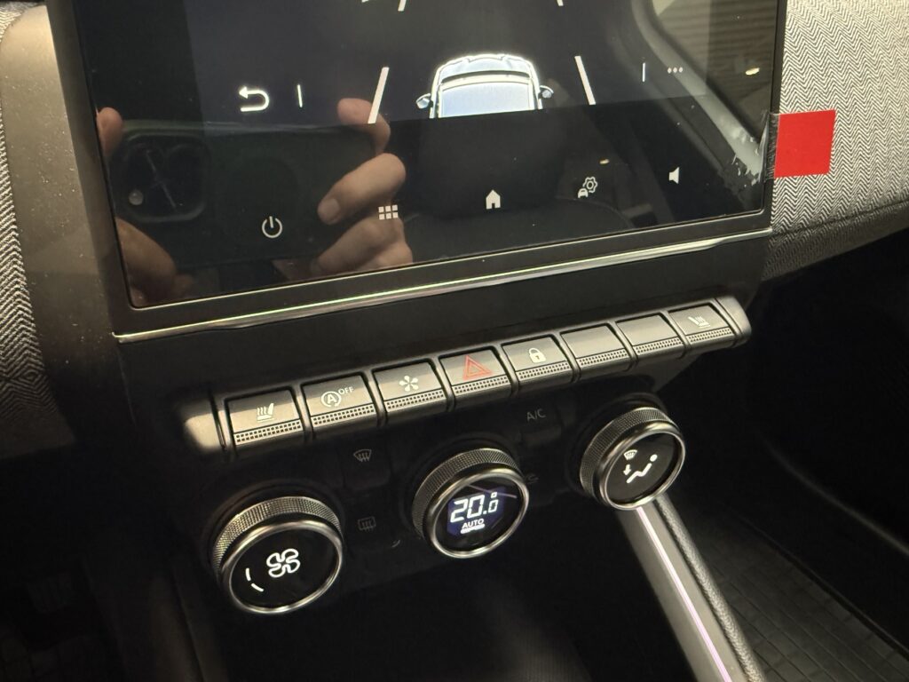 Renault Clio Exposé-Bild 32