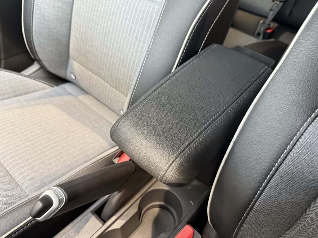 Renault Clio Exposé-Bild 38