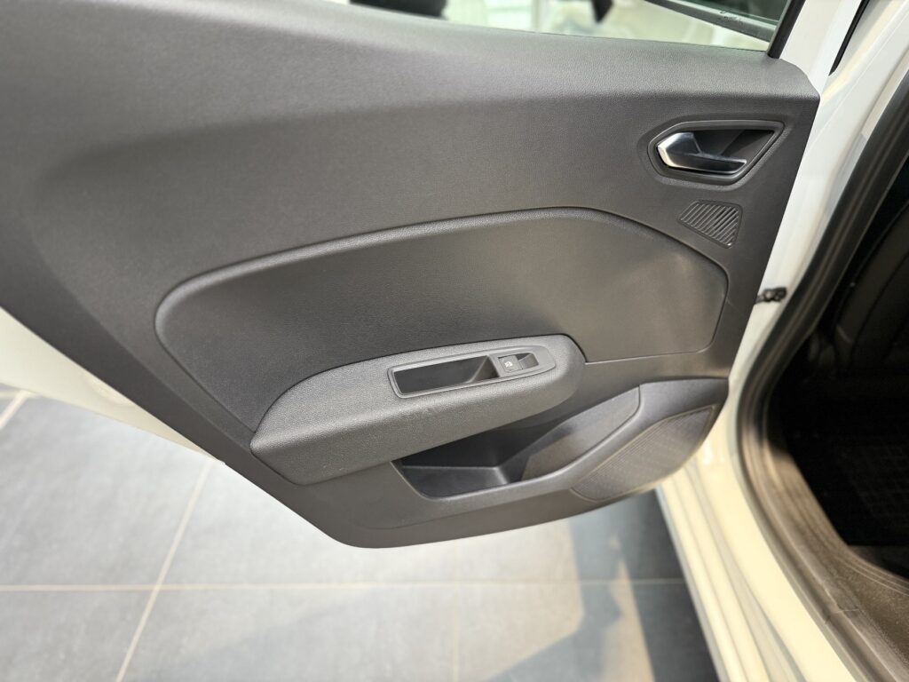 Renault Clio Exposé-Bild 40