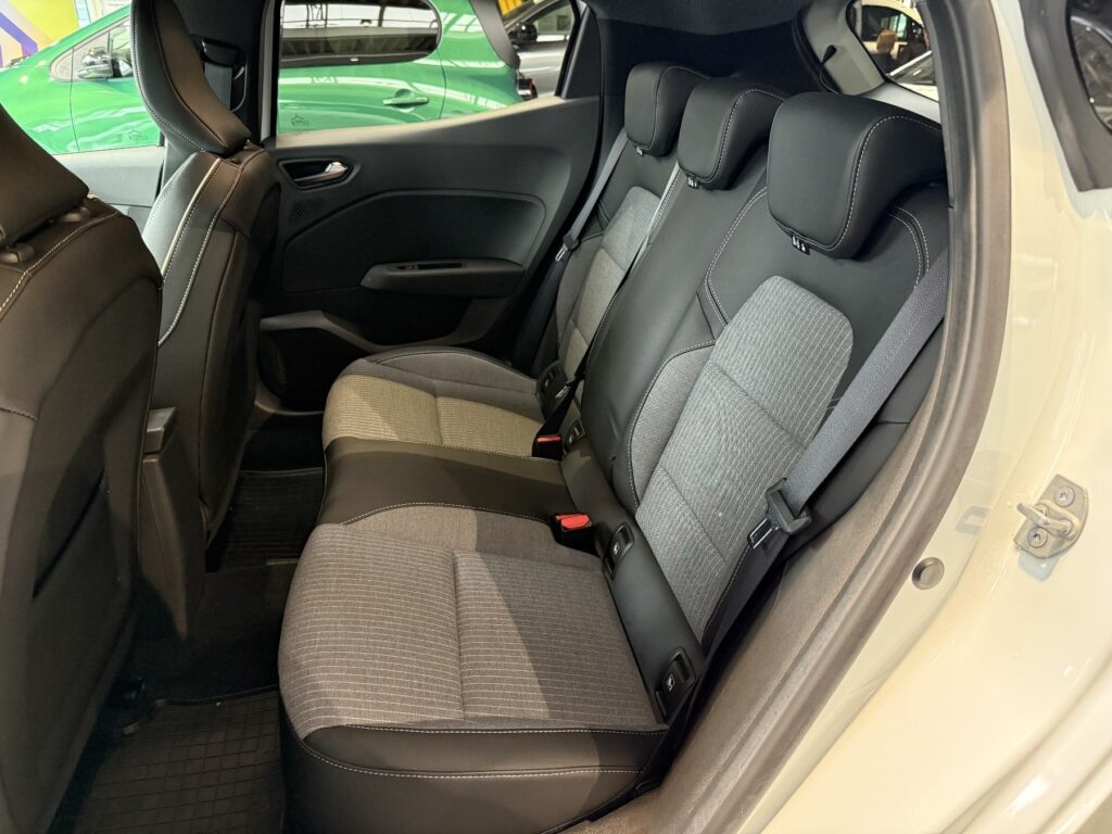 Renault Clio Exposé-Bild 42