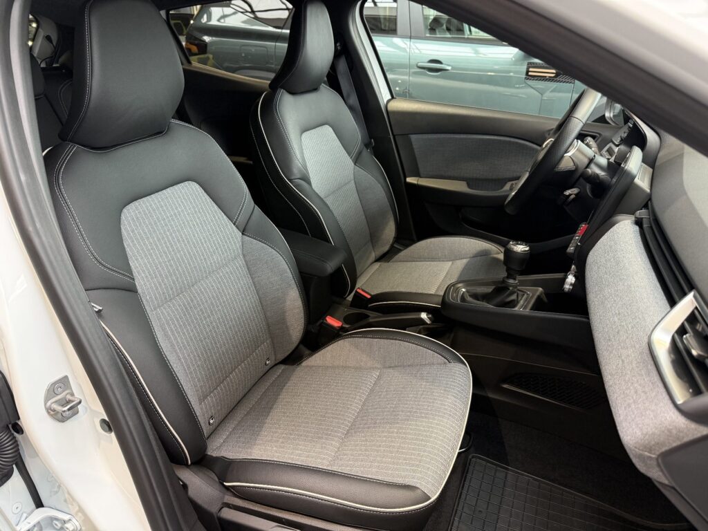 Renault Clio Exposé-Bild 45