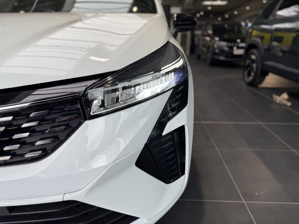 Renault Clio Exposé-Bild 46