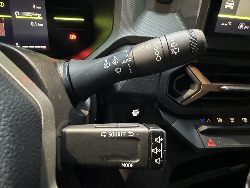 Dacia Duster Exposé-Bild 35