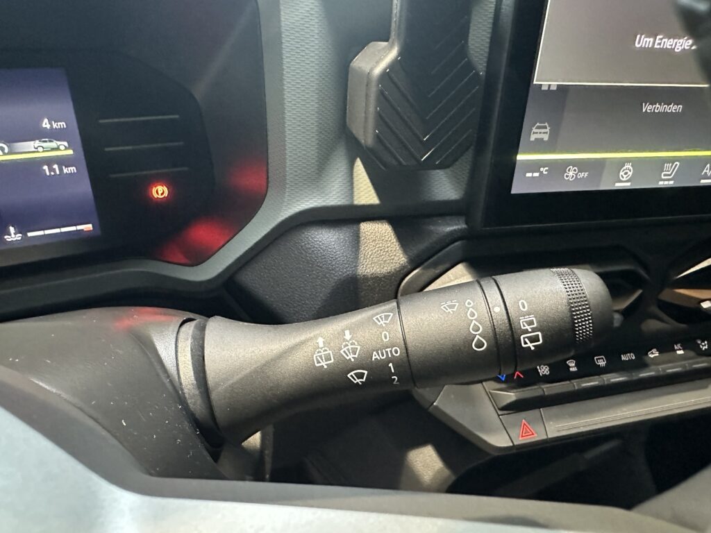 Dacia Duster Exposé-Bild 36